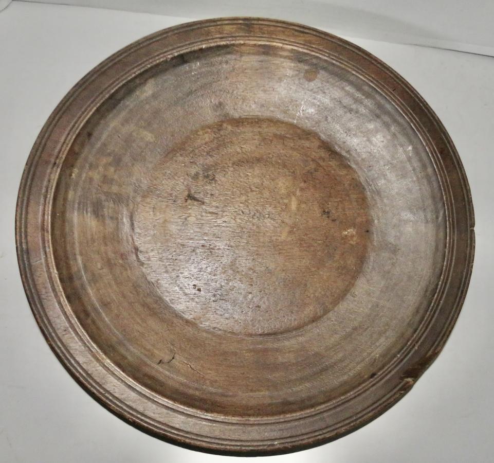 THE BEST PILGRIM PERIOD TREEN CHARGER, 17",