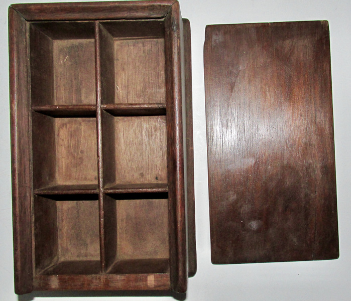 EARLY 18TH CENTURY TABLE SPICE BOX, DOVETAILED