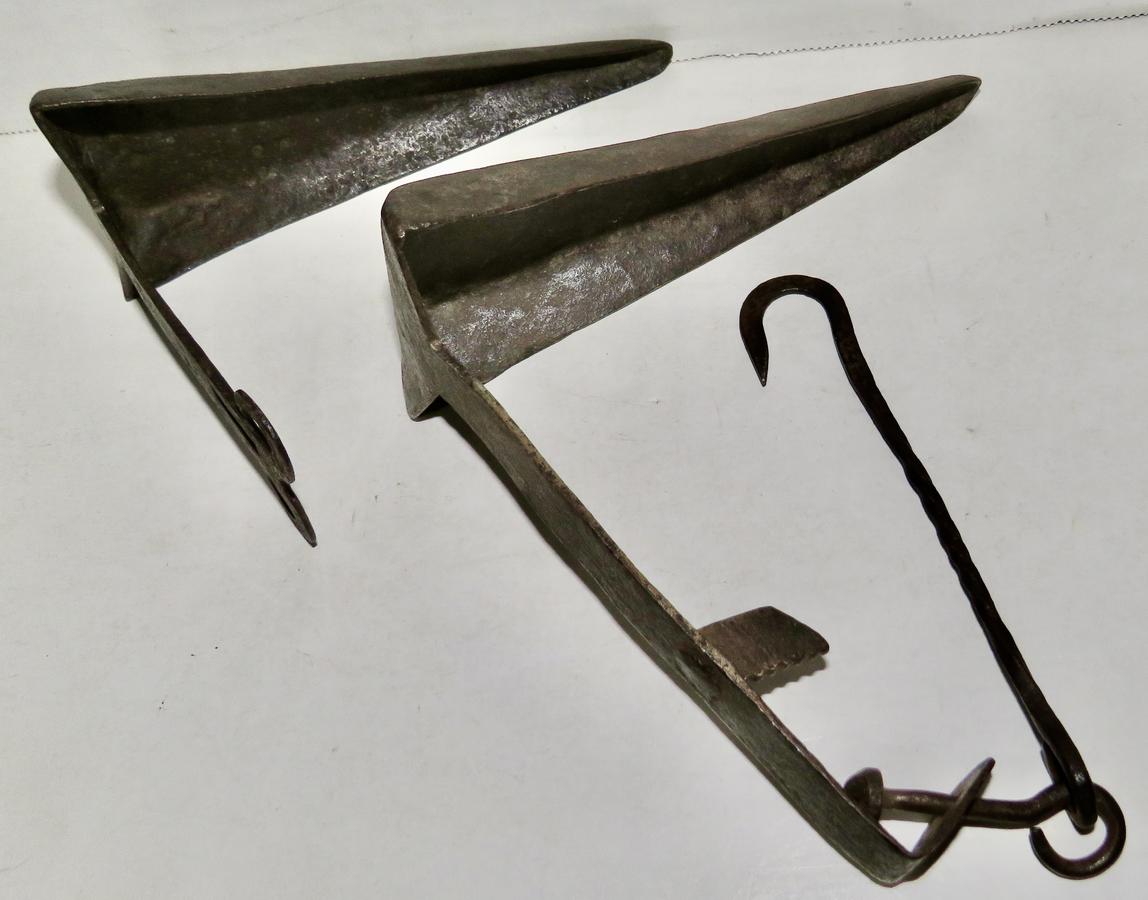 RARE 17TH C. FORGED CRUSIE WITH RAM'S HORN BACK