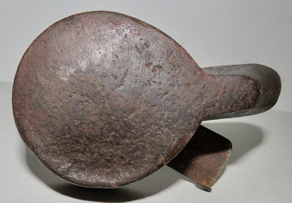 EARLY 18TH CENTURY FORGED IRON BETTY LAMP