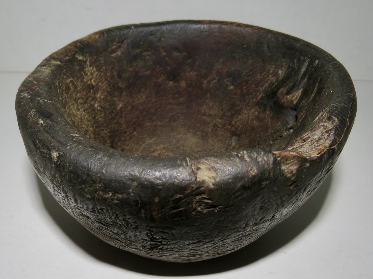 PILGRIM ERA NATIVE AMERICAN SMALL BURL EATING BOWL