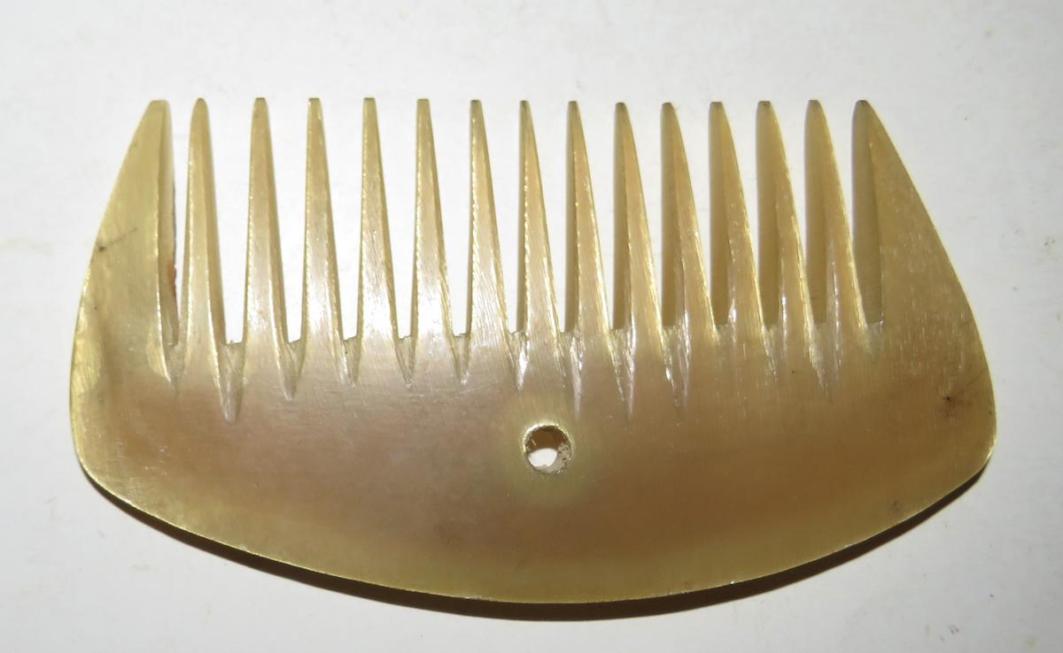 18TH CENTURY RARE HORN HORSE COMB
