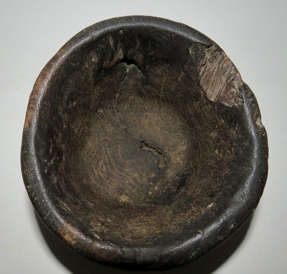 PILGRIM ERA NATIVE AMERICAN SMALL BURL EATING BOWL