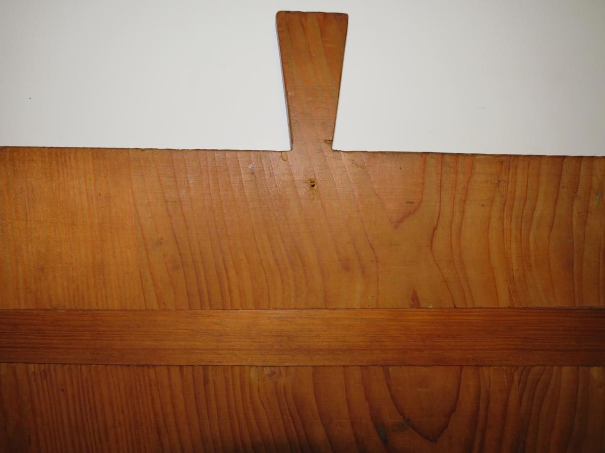 18TH CENTURY CUTTING BOARD, VA ORIGIN