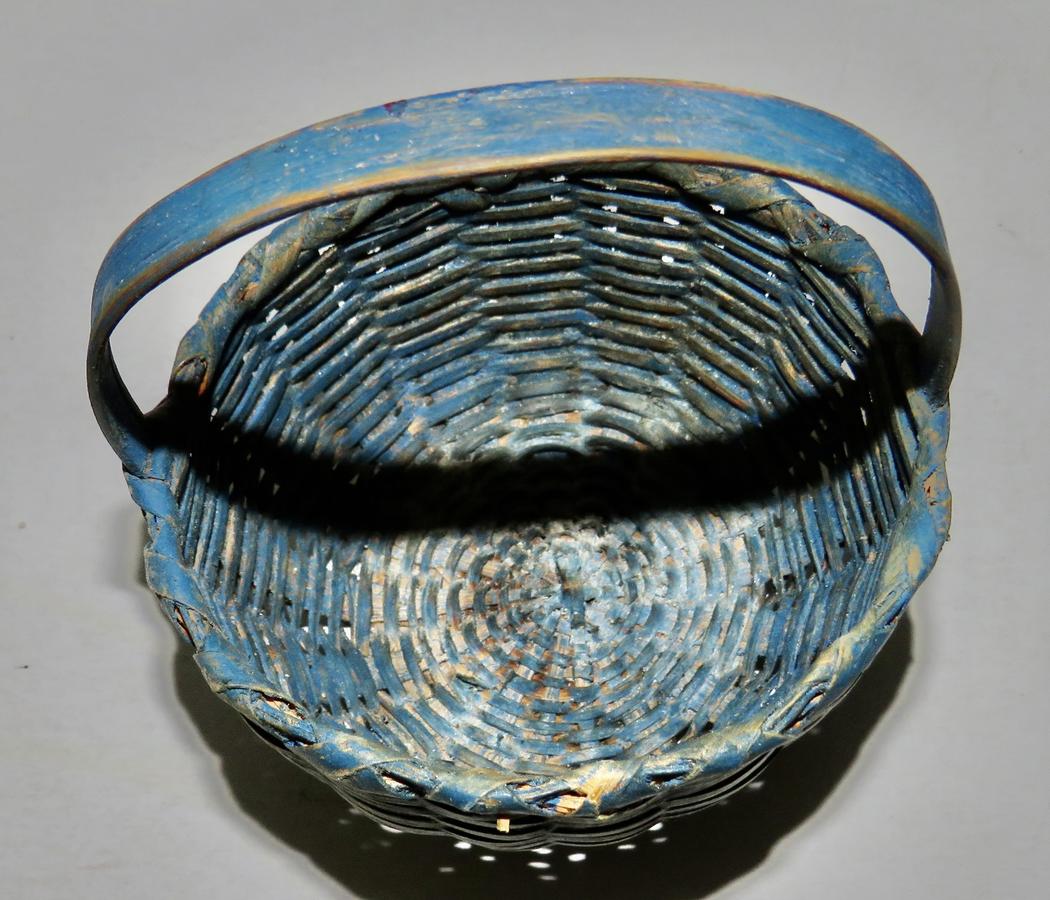 MINIATURE GATHERING BASKET W/ BLUE PAINT