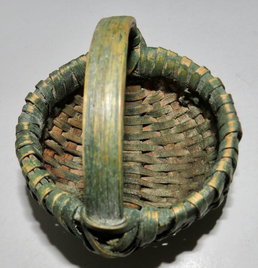 MINIATURE BUTTOCKS BASKET WITH GREEN PAINT, 3" DIA