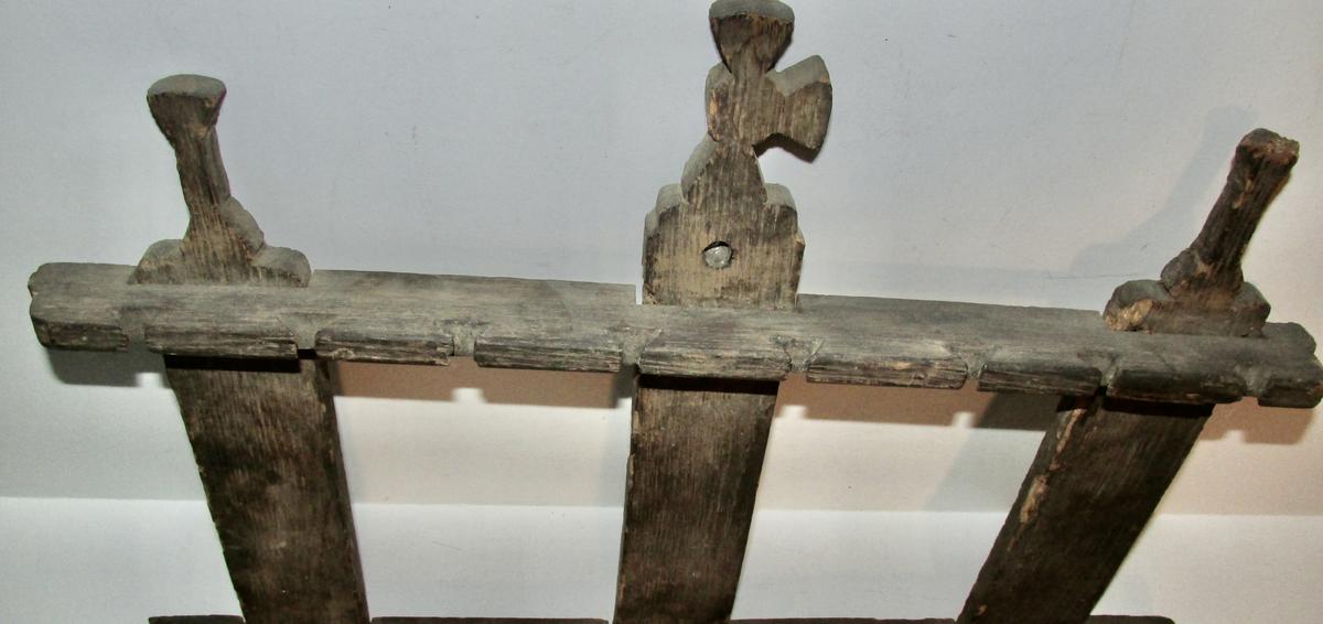 EARLY 18TH C. AMERICAN SPOON RACK