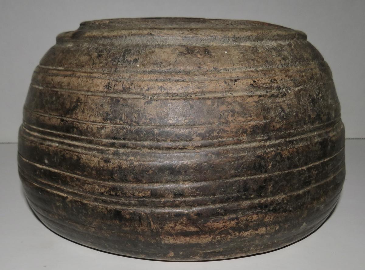 RARE PILGRIM PERIOD DEEP BOWL, PA?, ORIGINAL PAINT