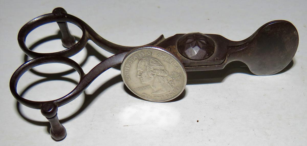 VERY RARE 18TH CENTURY DOUBTERS OR CANDLE SNUFFER