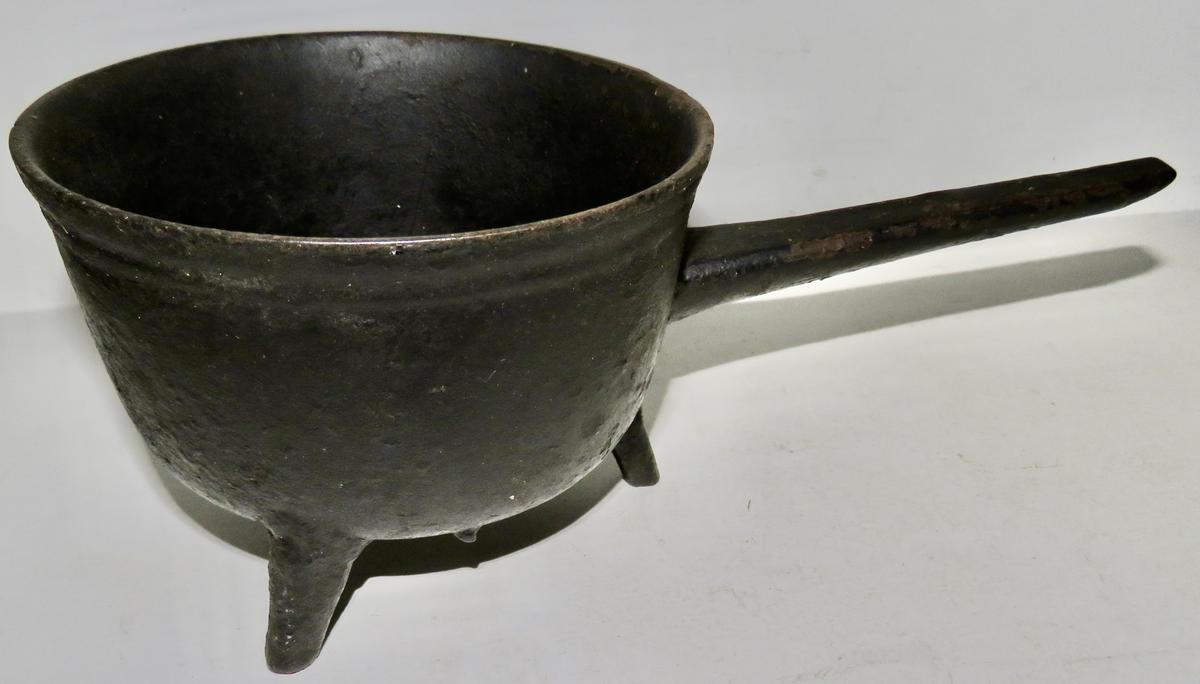 18TH C. PA CAST IRON POSNET WITH RARE BIRD ON LID