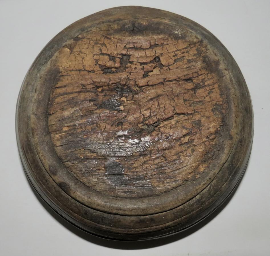 PILGRIM ERA, 117TH C. SERVING BOWL 8 1/2" W/ PAINT