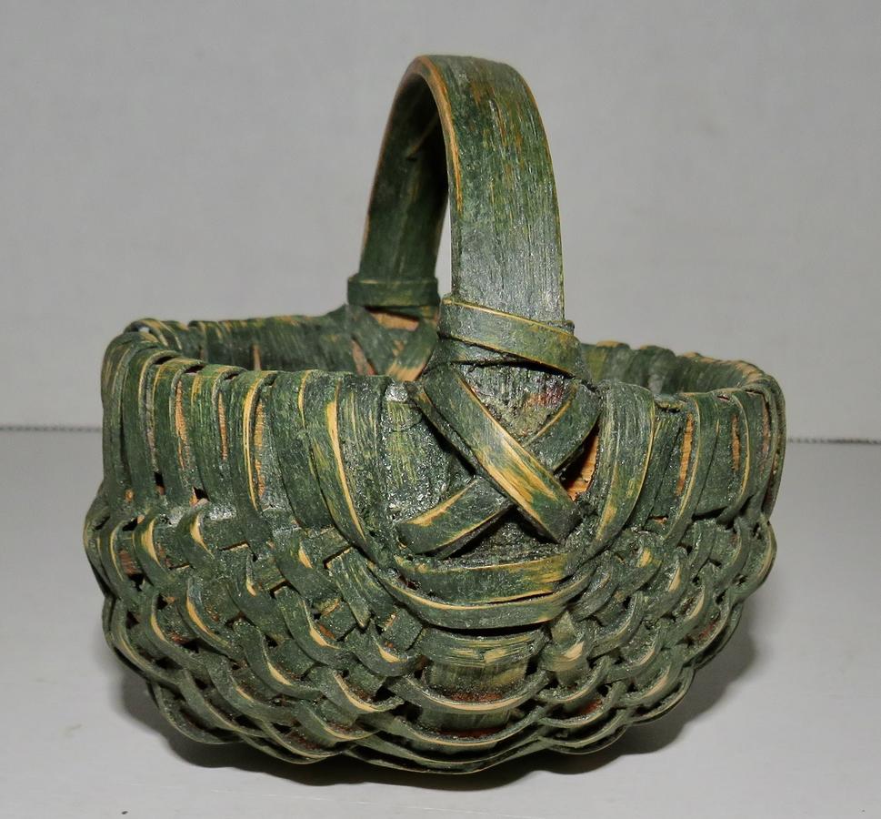 MINIATURE BUTTOCKS BASKET WITH GREEN PAINT, 3" DIA