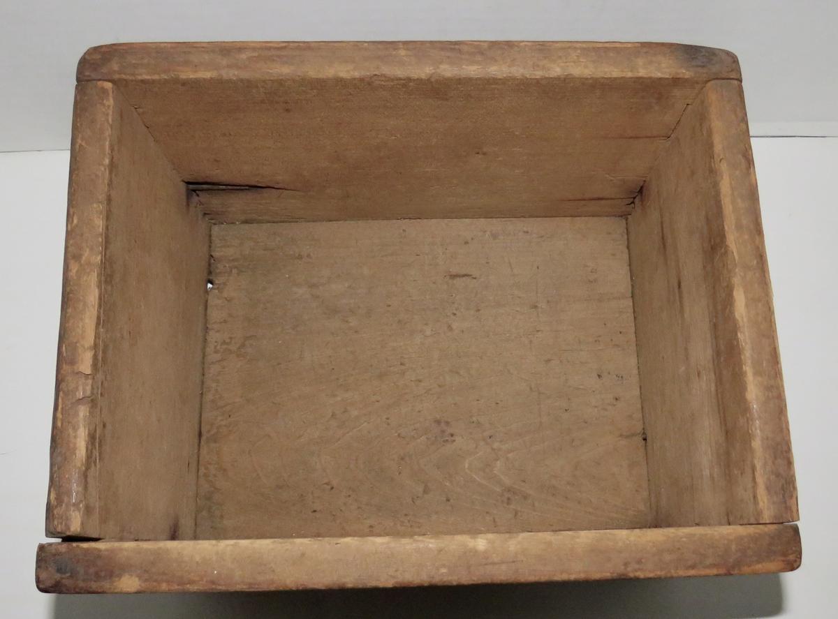 PILGRIM ERA, 17TH C., BIBLE OR STORAGE BOX