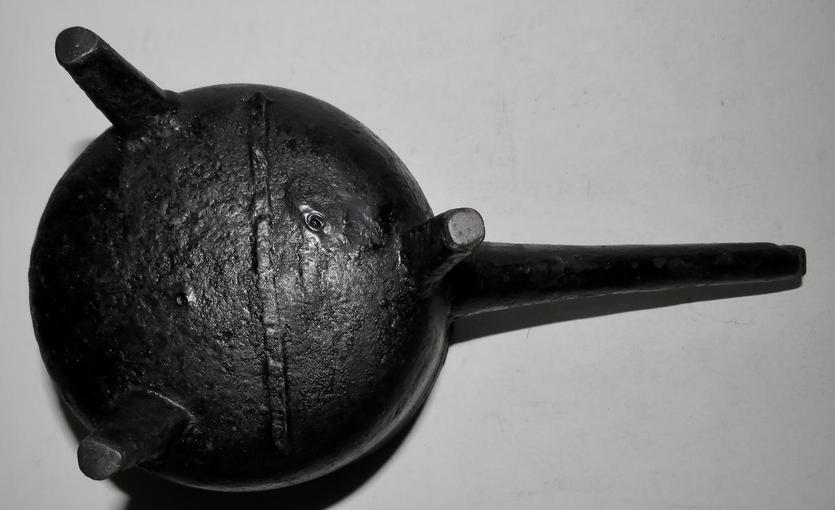 18TH C. PA CAST IRON POSNET WITH RARE BIRD ON LID