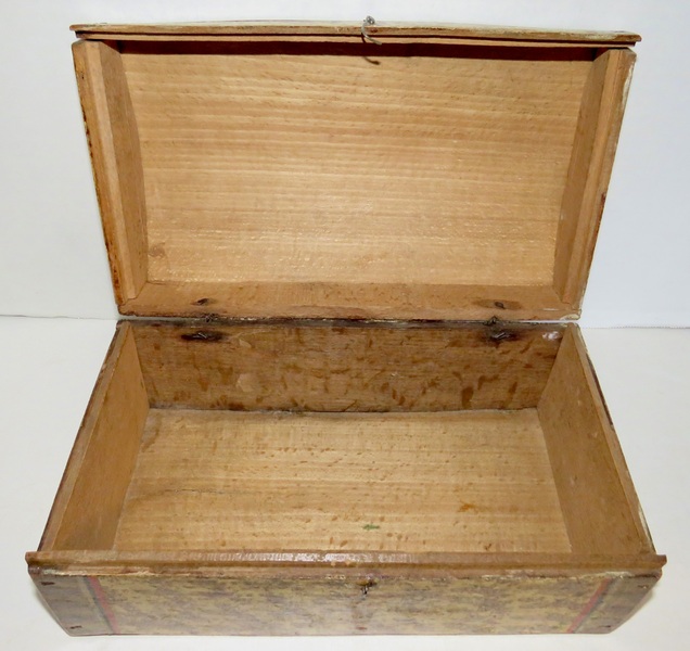 WONDERFUL 18TH NH SPONGE DECORATED SMALL DOC. BOX