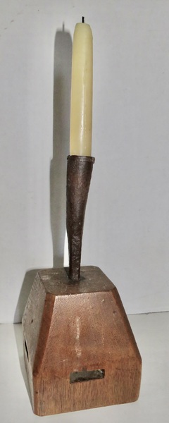 PILGRIM ERA SPIKE CANDLE HOLDER WOOD BASE AMERICAN