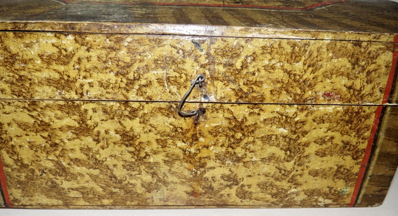 WONDERFUL 18TH NH SPONGE DECORATED SMALL DOC. BOX