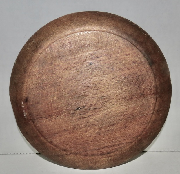 EARLY 18TH C. AMERICAN MAPLE THIN EATING DISH, 8"