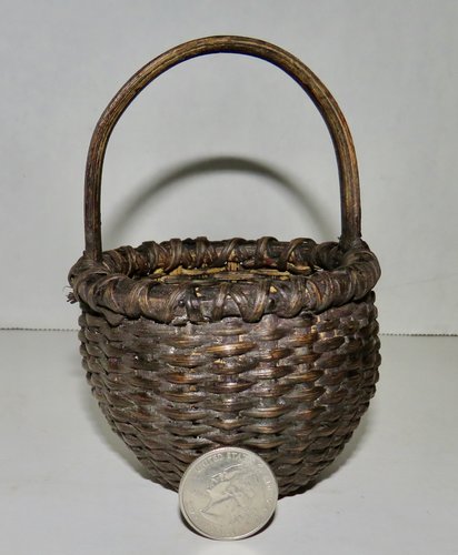 MINIATURE VA KICK UP BASKET W/ BLACK PAINT 3"