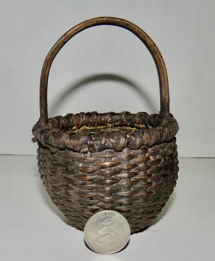 MINIATURE VA KICK UP BASKET W/ BLACK PAINT 3"