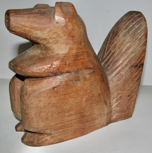 FOLK ART CARVED BEAVER