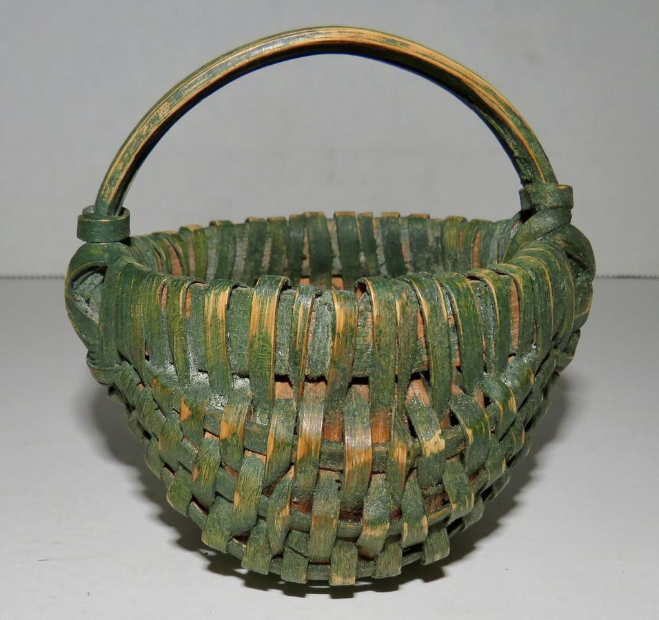 MINIATURE BUTTOCKS BASKET WITH GREEN PAINT, 3" DIA