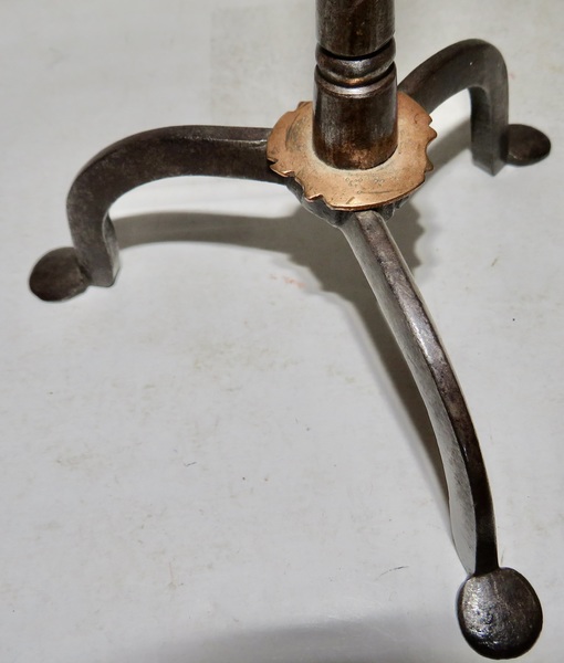 WHITE SMITHED RUSH LIGHT W/ COPPER DISK, 18TH C.