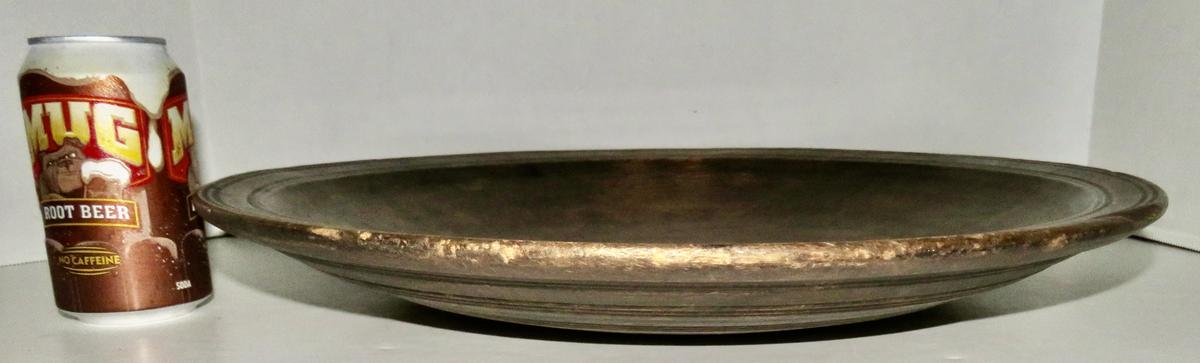 THE BEST PILGRIM PERIOD TREEN CHARGER, 17",
