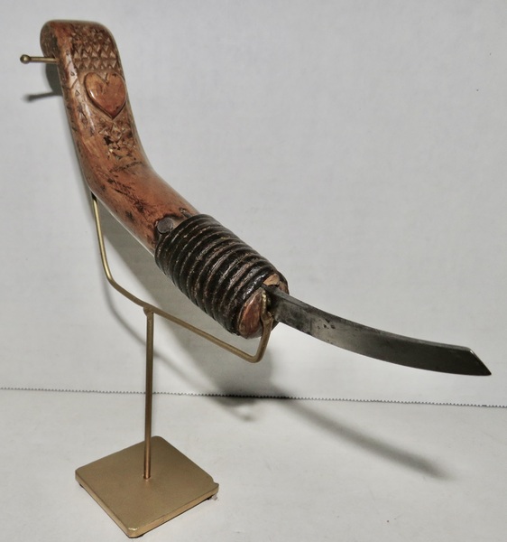 IROQUOIS CROOKED KNIFE CHIP CARVED HEART AND HOUSE