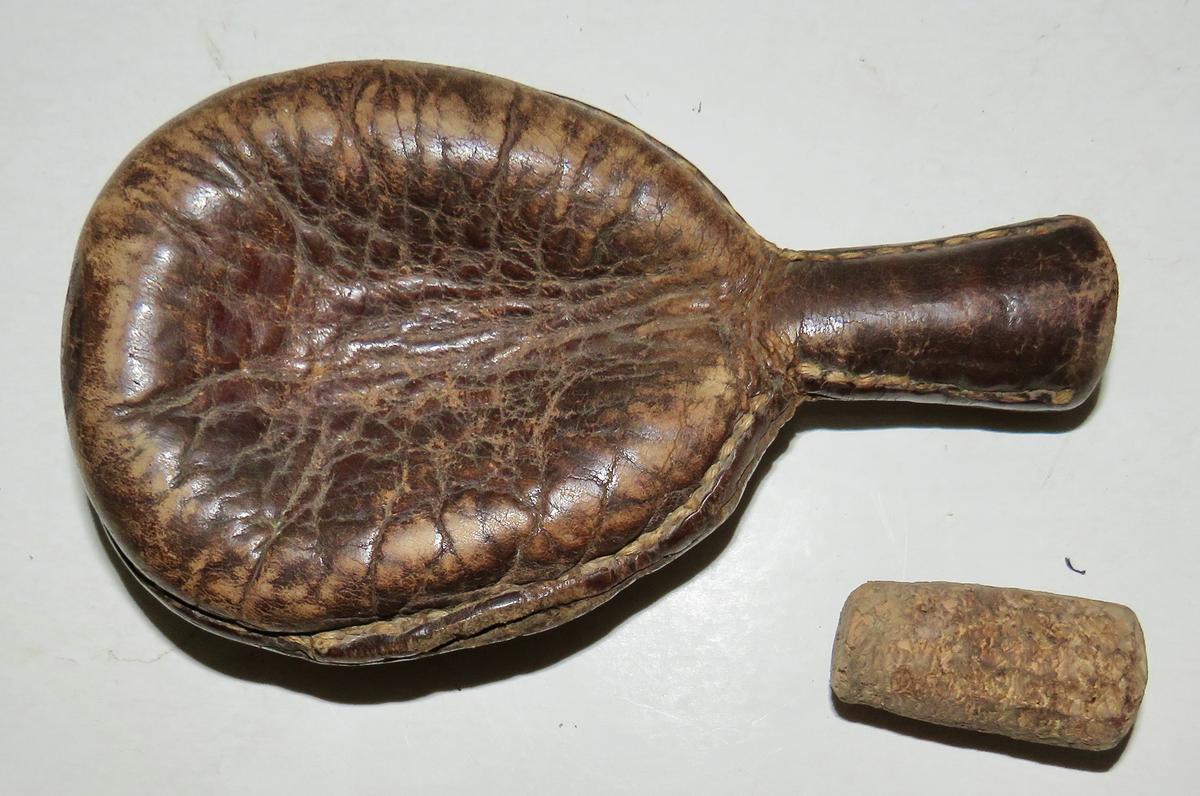 REV. WAR ERA LEATHER SHOT BAG