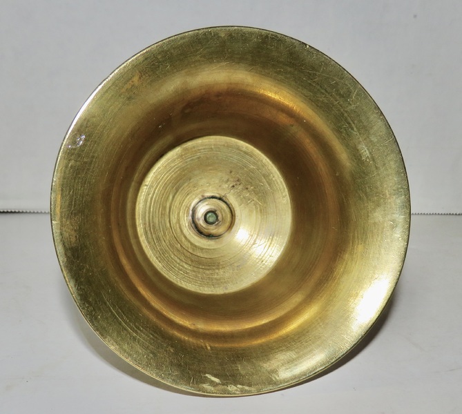 BEST PILGRIM ERA DUTCH BRASS CAPSTAN CANDLESTICK