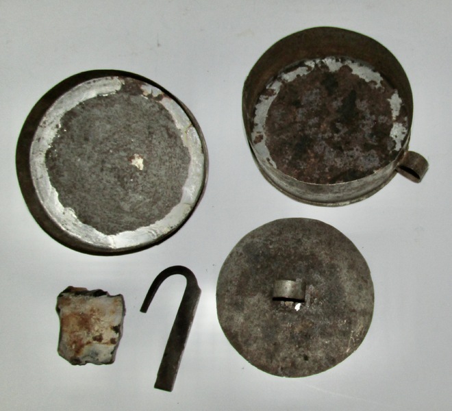REV WAR ERA TINDERBOX FOR STARTING FIRES, COMPLETE