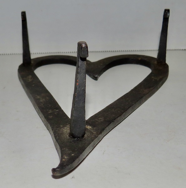 RARE FORM "BLEEDING HEART" TRIVET