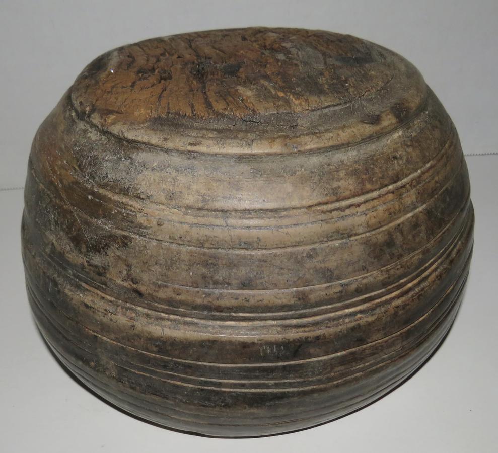 PILGRIM ERA, 117TH C. SERVING BOWL 8 1/2" W/ PAINT