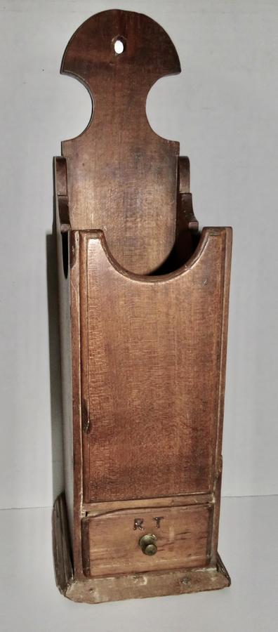 AMERICAN, EARLY 18TH C. MAPLE PIPE BOX