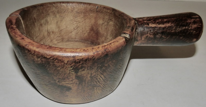 PILGRIM ERA HAND CARVED AMERICAN MAPLE PORRINGER