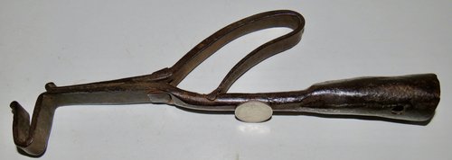 COLONIAL PERIOD POLE MOUNTED RUSH OR SPLINT HOLDER