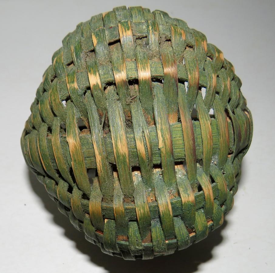 MINIATURE BUTTOCKS BASKET WITH GREEN PAINT, 3" DIA