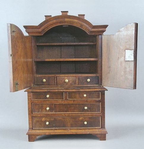 Miniature Bonnet Top Linen Press