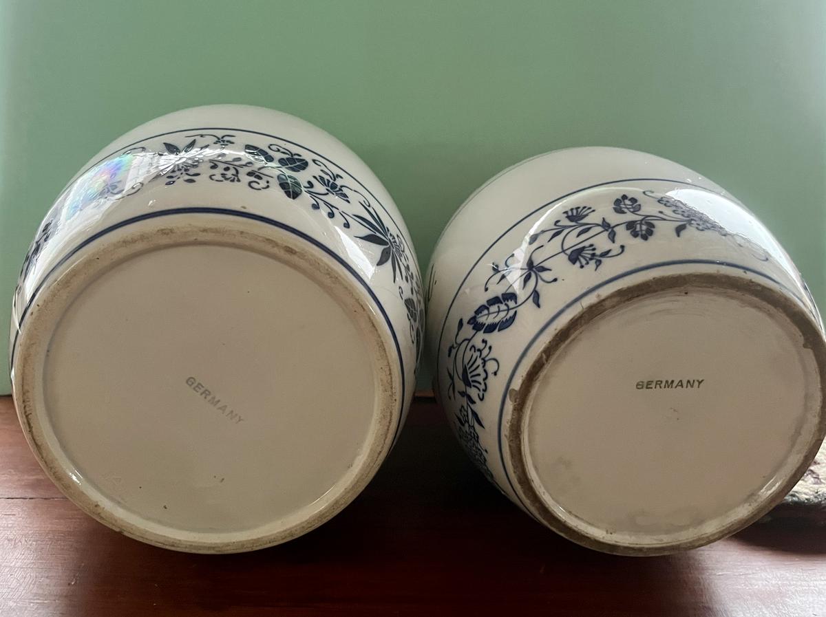 Lg Blue Onion Canisters