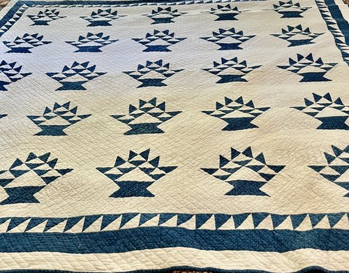 Quilt Blue/White Basket