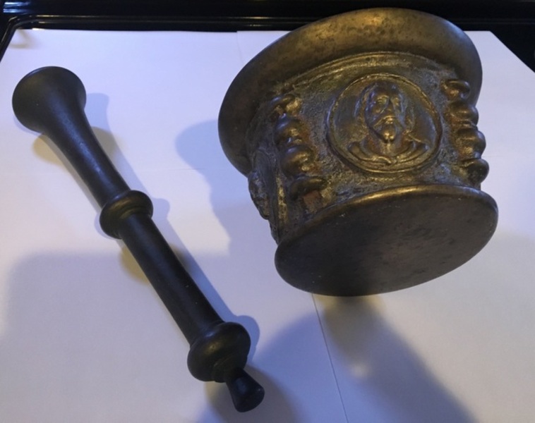 17thc. Bronze Mortar with Kings Faces