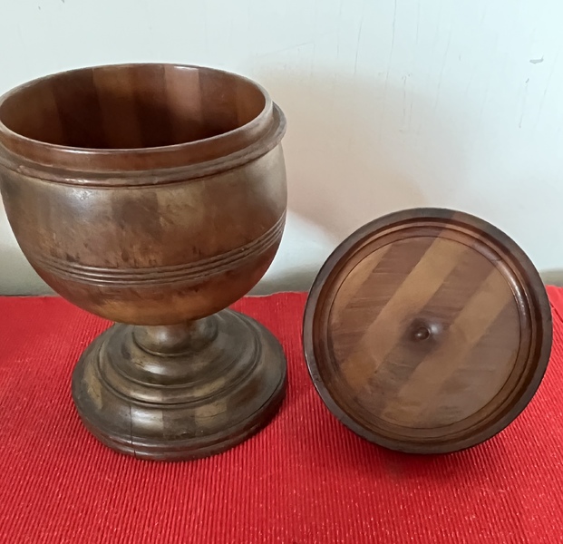 Covered Pedestal Treenware