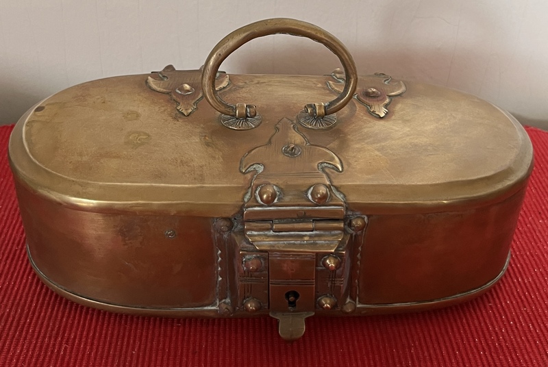 18 thc. Dutch Brass Strong Box