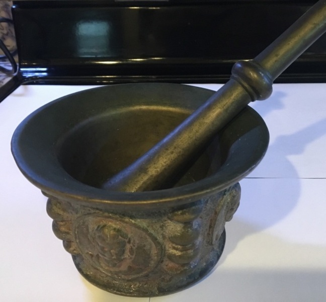 17thc. Bronze Mortar with Kings Faces