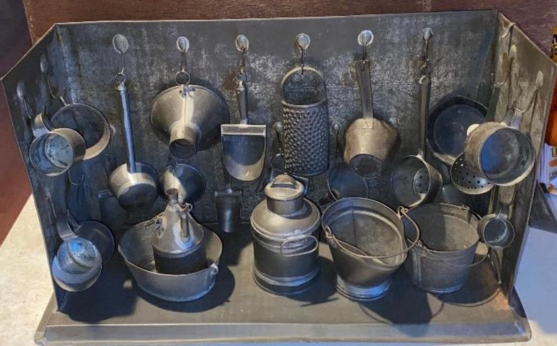 19thc. Tin ware Shaker Salesman Sample Set