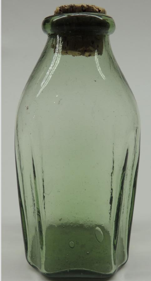 Good Early Colonial Snuff Bottle