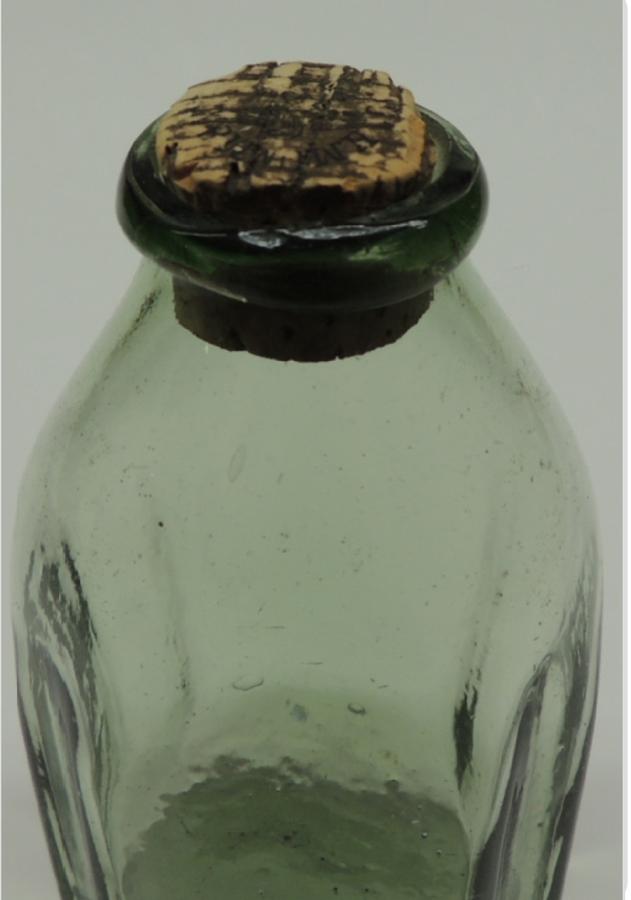 Good Early Colonial Snuff Bottle
