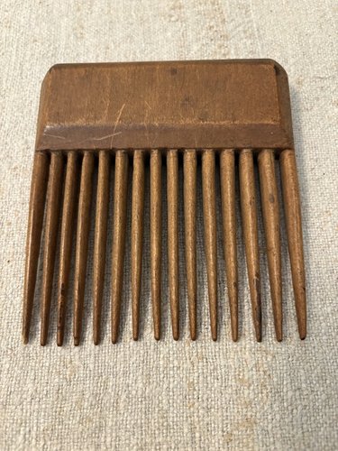 C 1800 PINE WOOL COMB