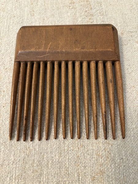 C 1800 PINE WOOL COMB